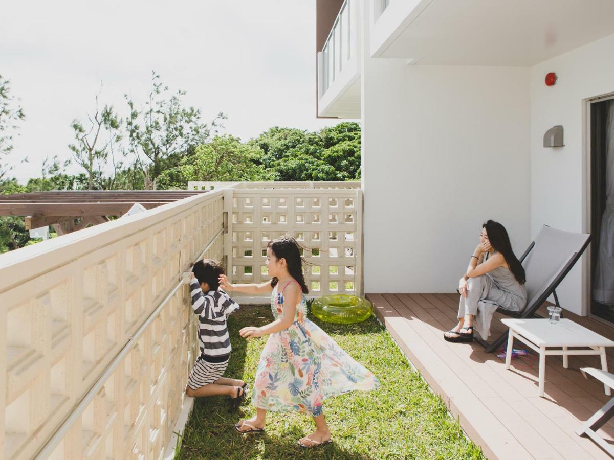 Hideout Okinawa Урума Экстерьер фото