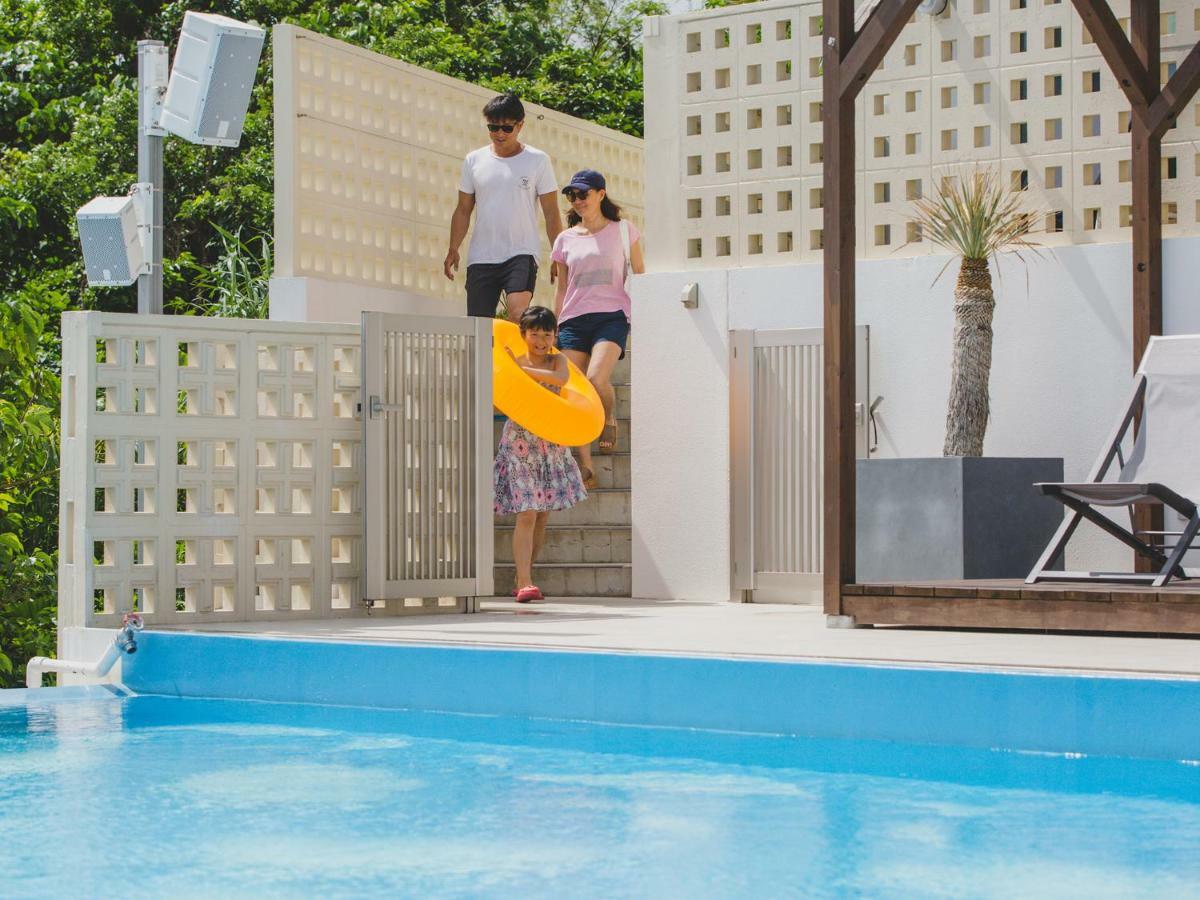 Hideout Okinawa Урума Экстерьер фото